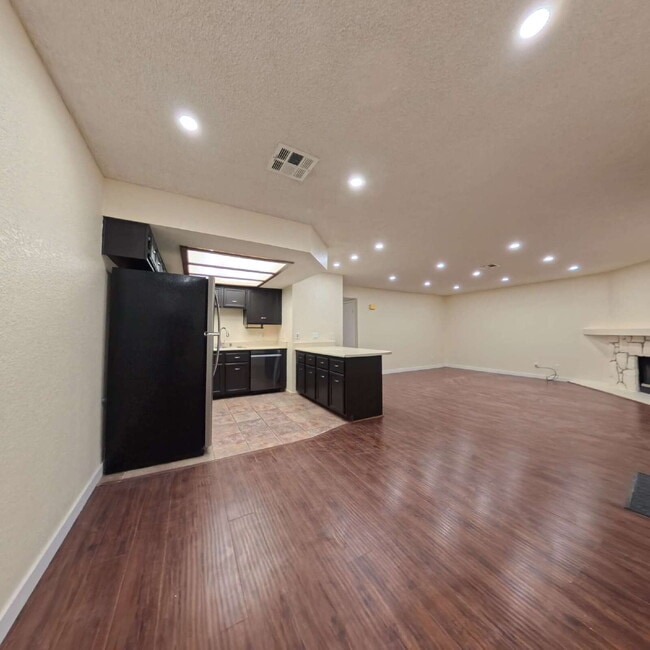 Photo - Beautiful 2 Bedroom 2 Bathroom Condo at The Lakes! Unit 201