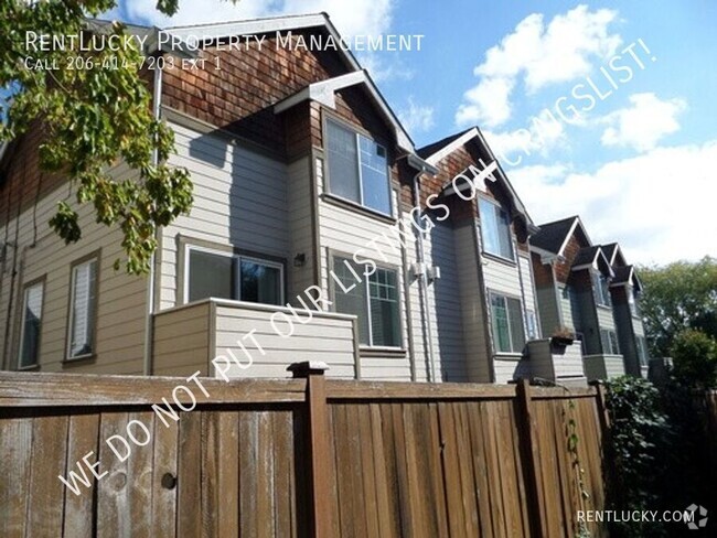 Building Photo - Fabulous 3 Bedroom Townhome with Attached ... Unit #B