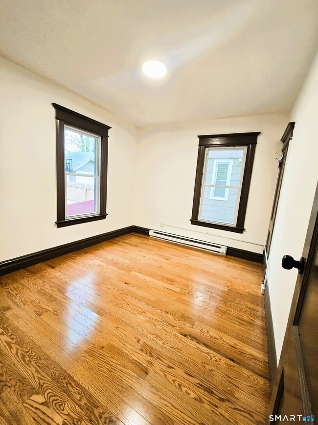 Photo - 203 Cooke St