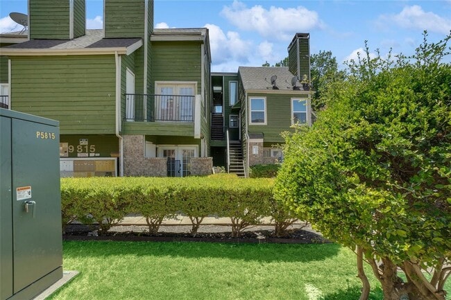 Photo - 9815 Walnut St