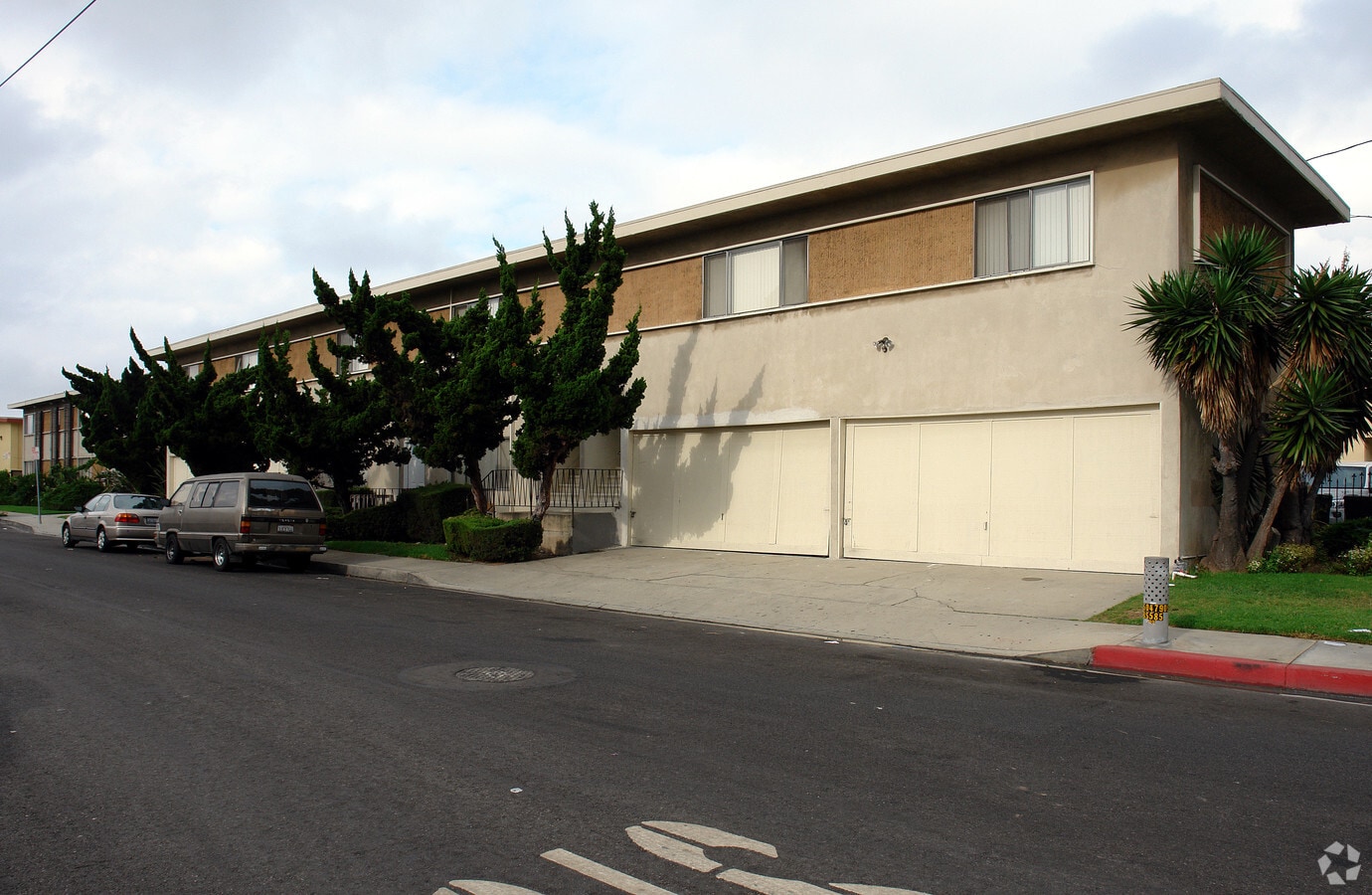11819 Eucalyptus Ave. - 11819 Eucalyptus Ave. Apartments