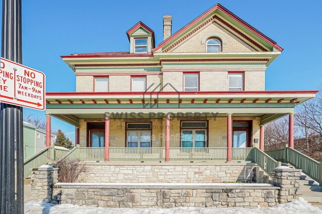 Building Photo - 804 E Main St