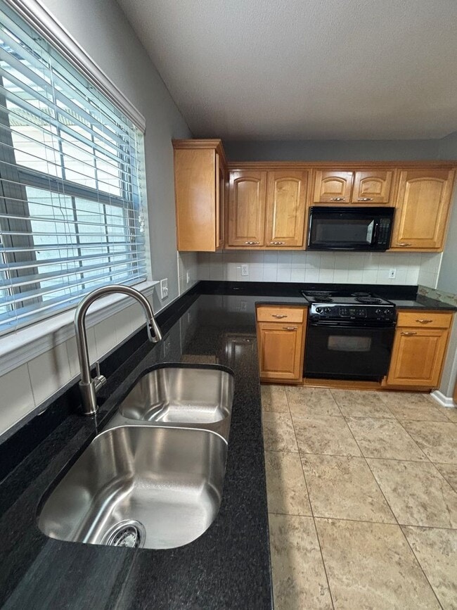 Photo - 221 Stirling Bridge Dr