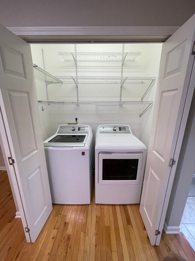 Washer/dryer - 33 Cherokee Ridge Ct Unit 33