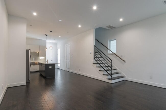 Photo - 5841 Dolores St