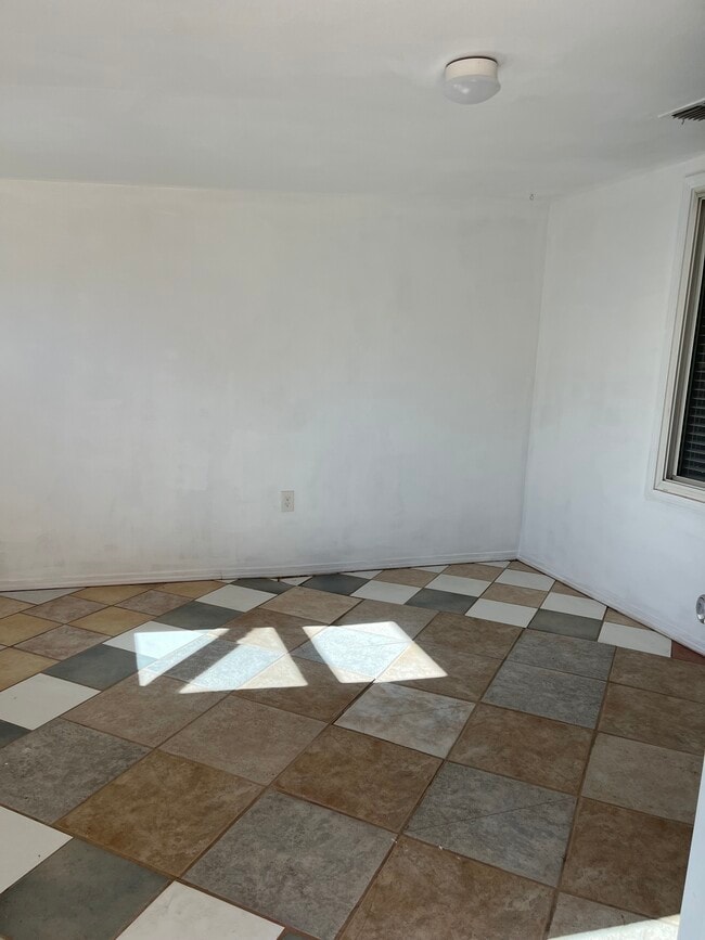 Photo - 5723 64th St