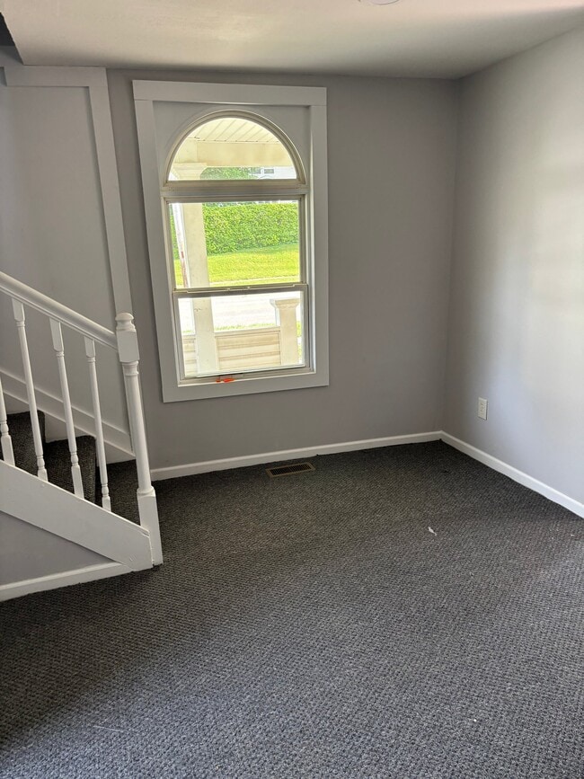 Photo - 202 W Broadway St