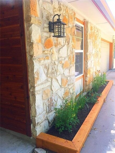 3305 Spaniel Dr