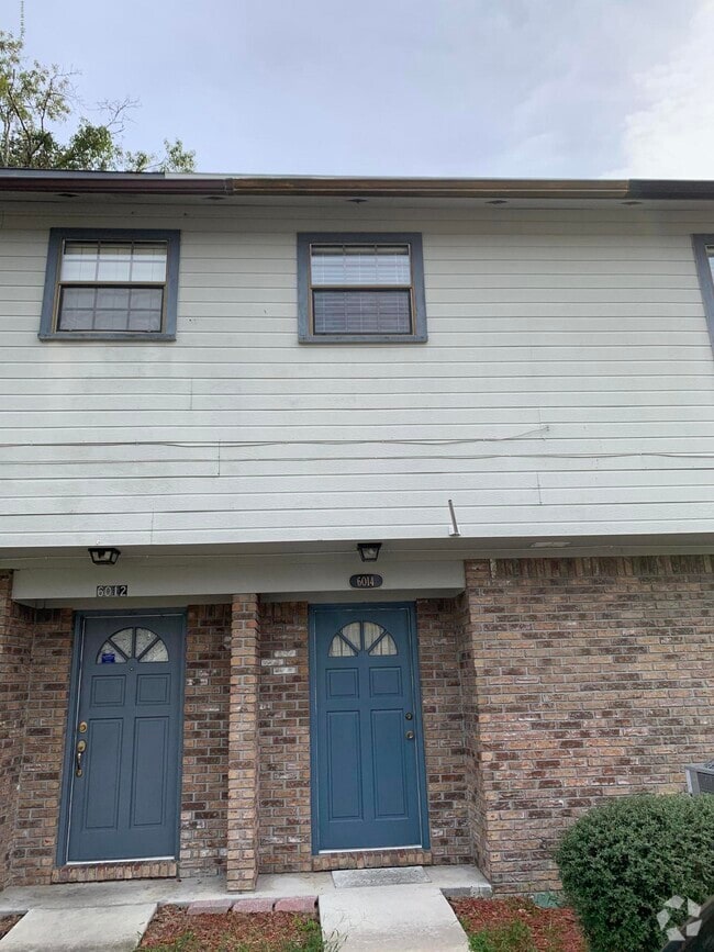 Building Photo - 6014 Duclay Rd Rental
