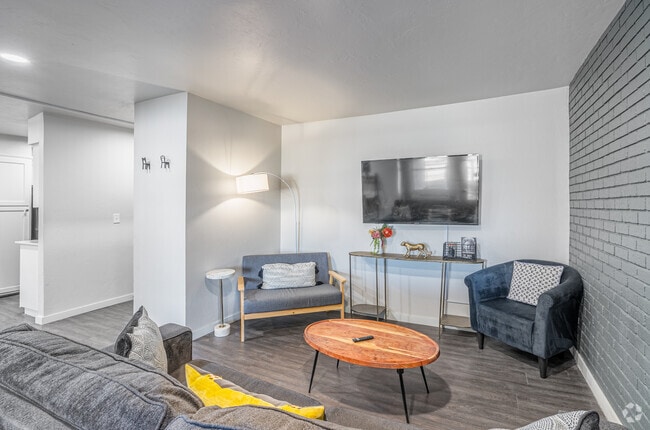 1BR, 1BA - 687SF - Living Room