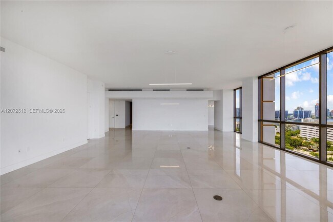 17749 Collins Ave Unidad 1201