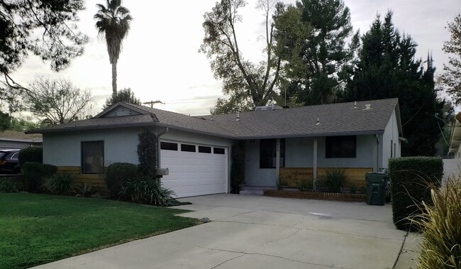 Building Photo - 5059 Serrania Ave