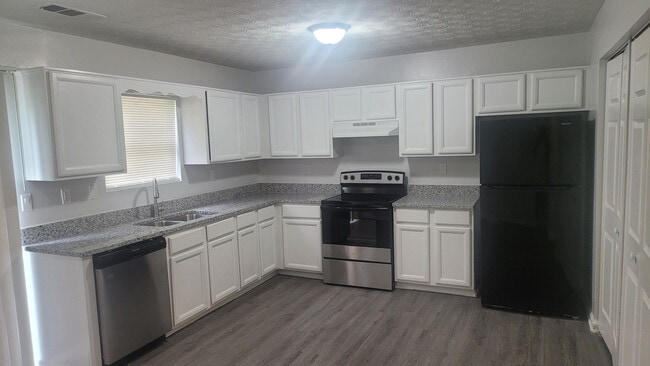 Building Photo - Room in Townhome on Bob White Ln SE