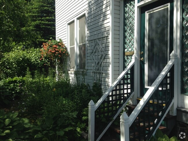 Building Photo - 422 N 9th Ave W Rental