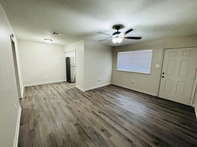 Stadiums Edge Apartments (1 Bed/1 Bath)
