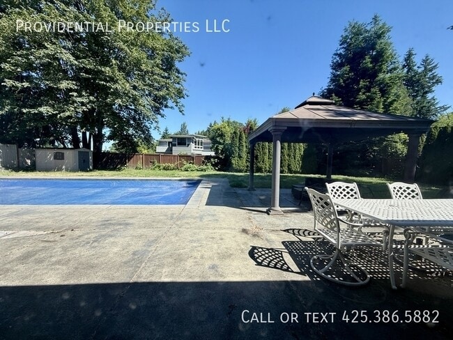 Photo - 700 5th Ave S