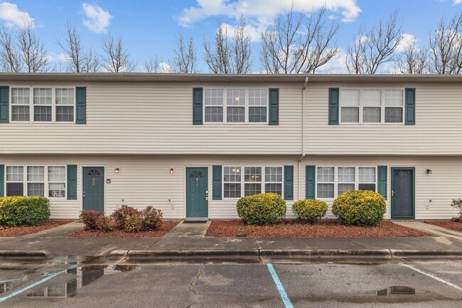 Building Photo - 2 Bed 2.5 Bath Townhome