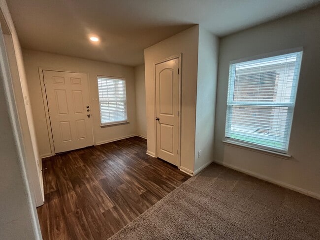 Photo - 708 Shoal Crk