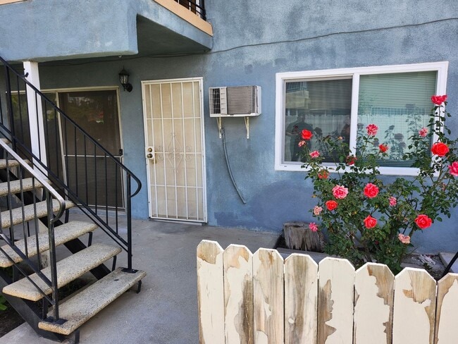 Building Photo - 1257 W 4th St Unit A