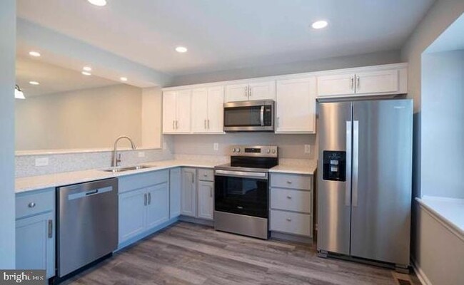 Photo - 31 W Duck St