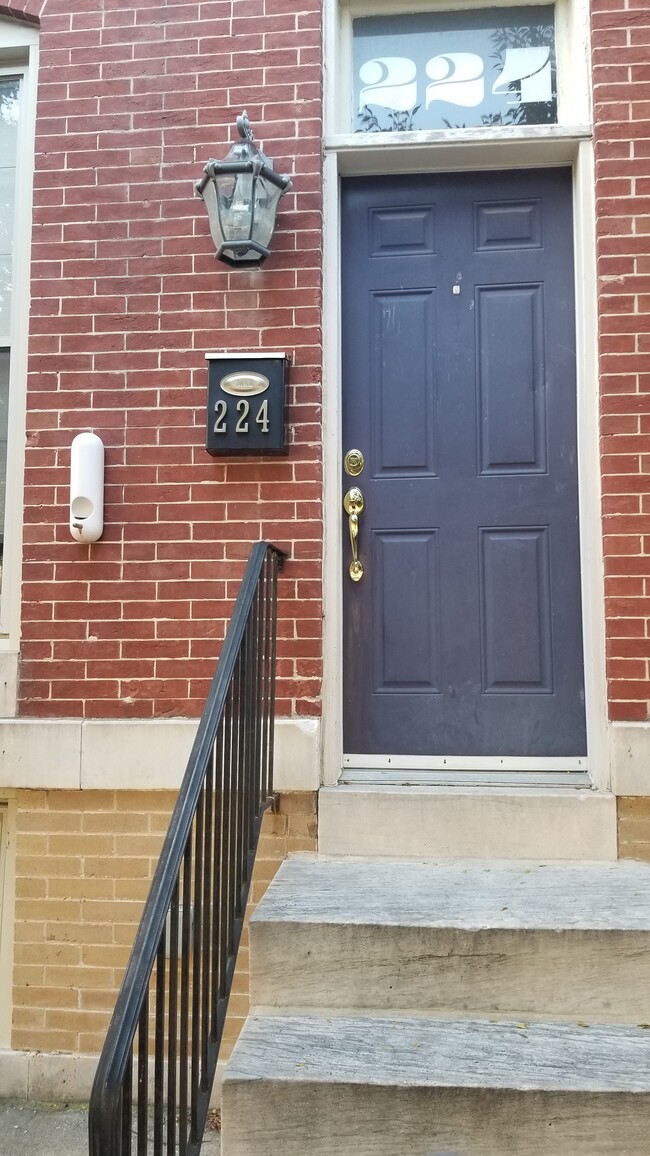 Building Photo - 224 N Milton Ave Rental