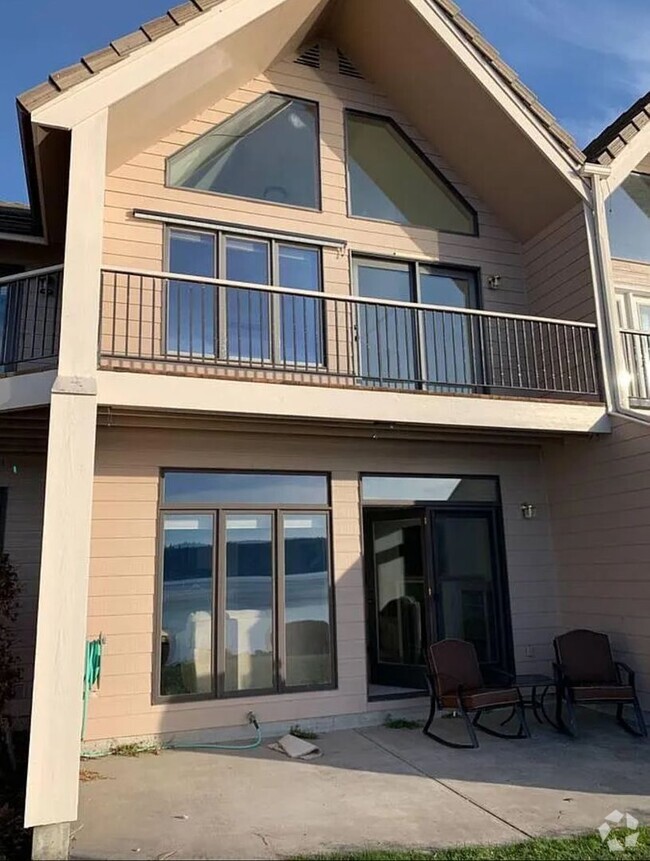 Building Photo - FURNISHED 2 Bedroom, 1.5 Bath near Sky Lak... Rental