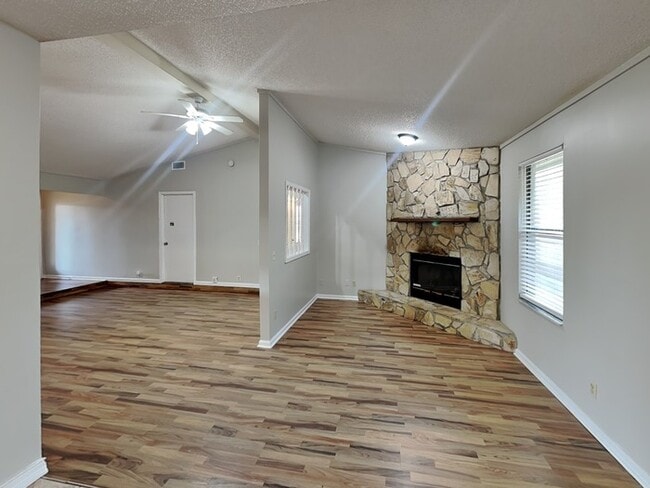 Photo - 6235 Cranberry Ln E