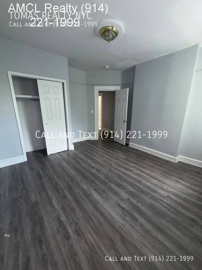 Building Photo - 127 Stanley Ave