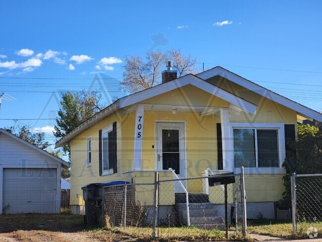 Building Photo - Charming 3-Bedroom Home with Hardwood Floo...