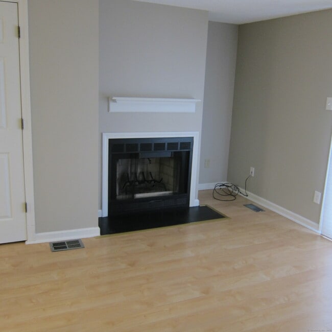 Photo - 5 W Meadow Ln Unit 4