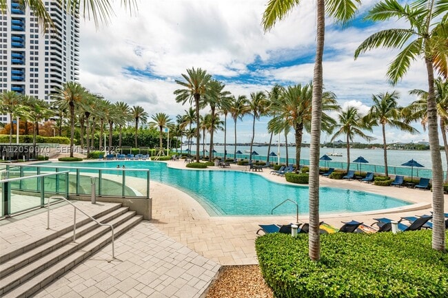 Building Photo - 1500 Bay Dr E Unit 116S