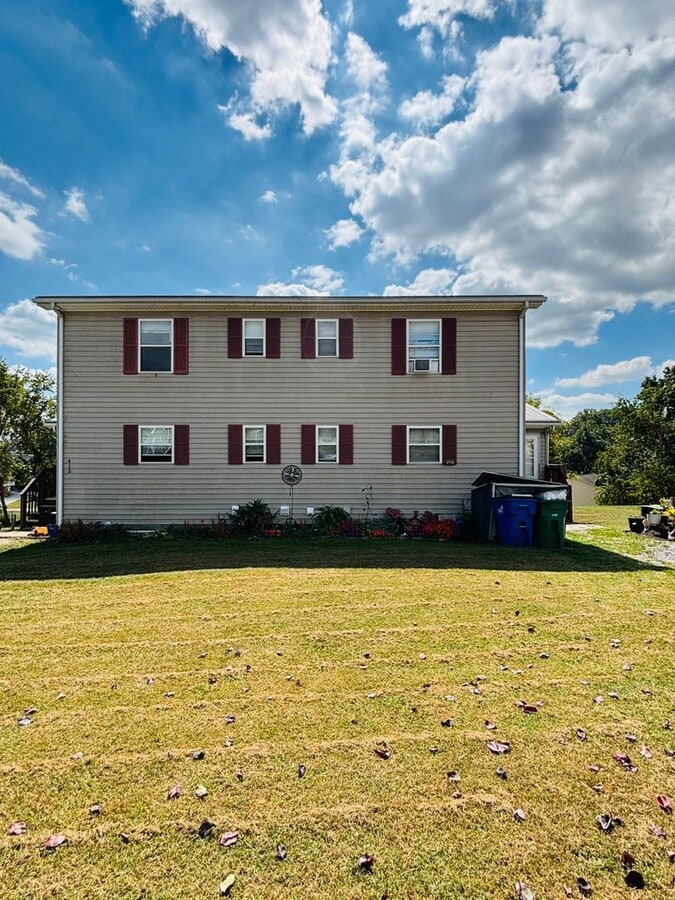 Photo - 405 Wakeman Ct NE