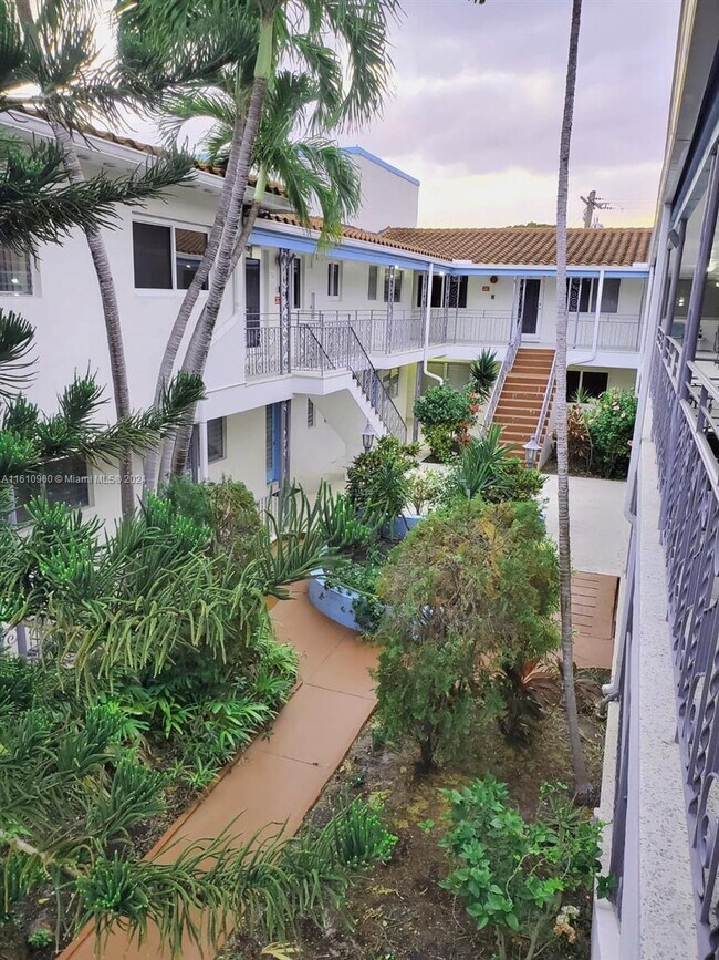 Photo - 7300 Byron Ave Unidad 24