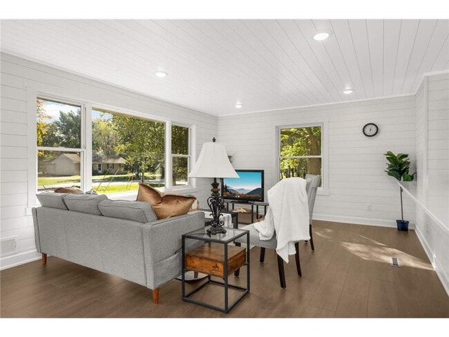 Photo - 15240 Kangaroo St NW