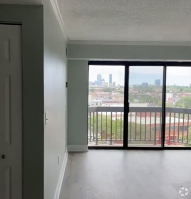 Building Photo - 15 Beacon St Unit North Beacon St Rental
