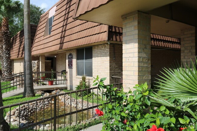 Arroyo Apartments