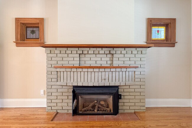 Photo - 48 Lawrence Ave W