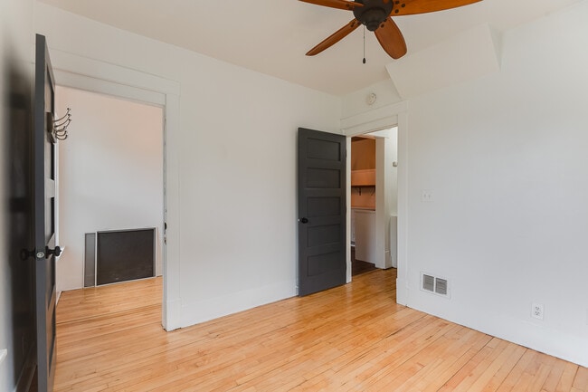 Photo - 522 Newton Ave N