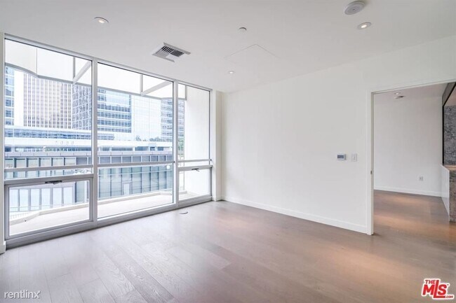 Photo - 2025 Avenue of the Stars Unit 208