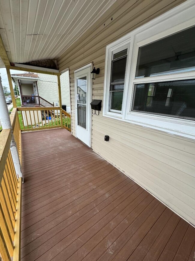 Photo - 105 E Railroad St