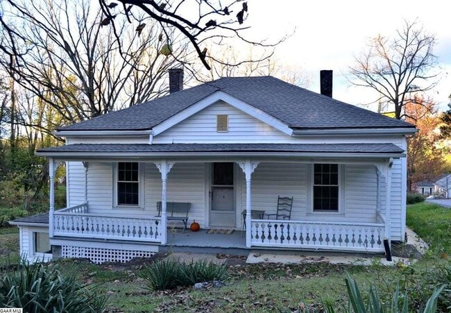 Photo - 928 Rockway St House
