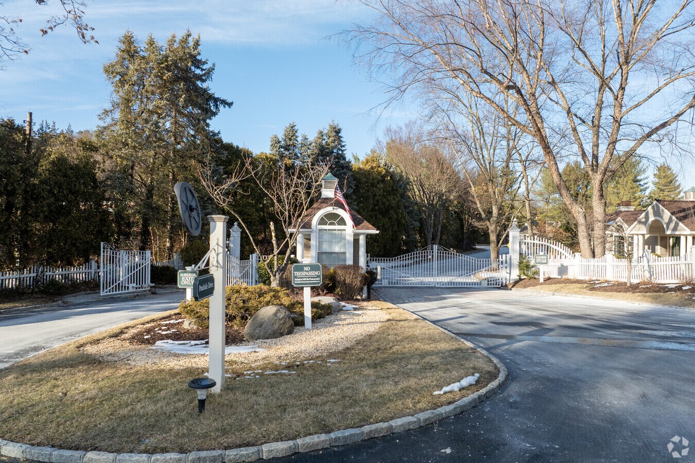 500 Pondside Dr - Ponside Village