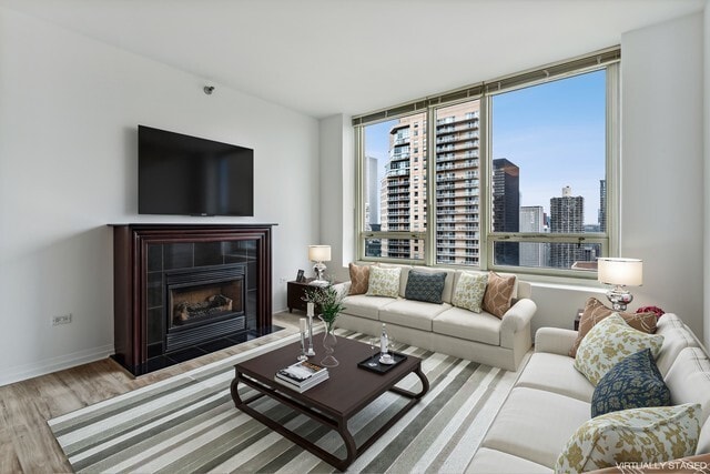 Building Photo - 1360 W Hubbard St Unit 3w Rental