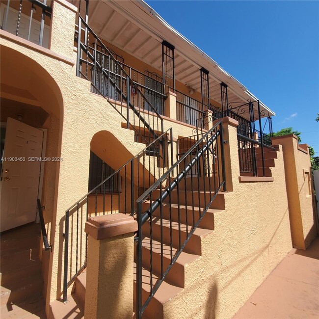 Building Photo - 1843 NW 19th St Unit 1