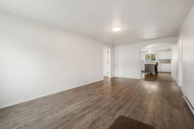 Photo - 1037 SW Cascade Ave