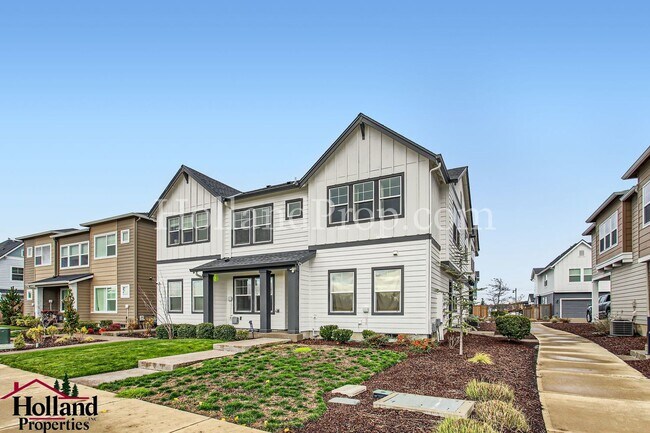 Photo - Stylish 2- Bedroom Home in Hillsboro with Outdoor Oasis and Modern Finishes!