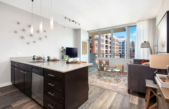 Photo - 463 W Huron St