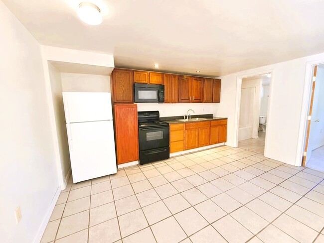 Building Photo - 13 S Canal St Unit 5