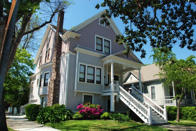 Building Photo - 530 10th St Unit A