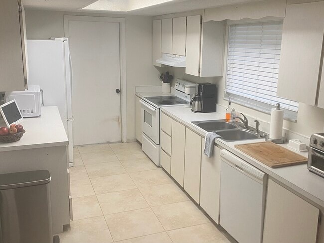 Photo - 51 Carrolwood Cir